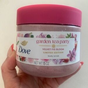 Dove Limited Edition Garden Tea Party Body Scrub - Velvet Fig Bloom